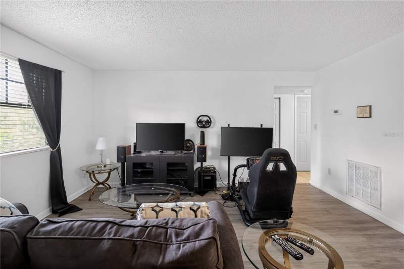 2 bedroom Condominium at 12405 Oak Cedar Place #202, Renaissance Villas Condominium, Tampa — photo 4