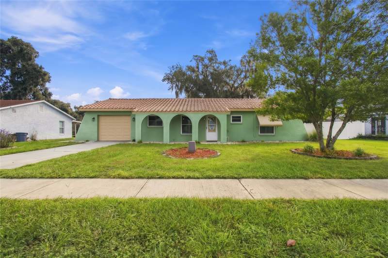3 bedroom Single Family Residence at 8410 Angela Court, Lake Dorothea Grove, Zephyrhills — photo 4