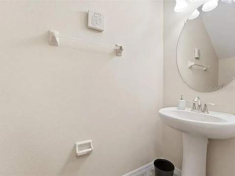 11714 Lake Boulevard, New Port Richey FL - photo 7 of 43