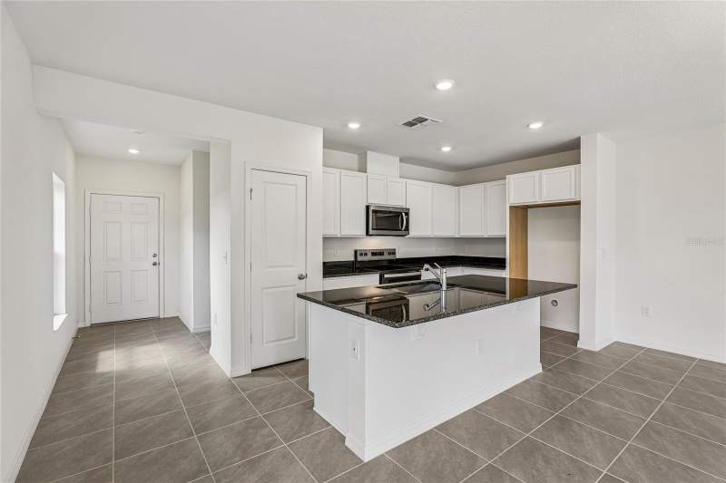 3 bedroom Townhouse at 679 Meadows Edge Place, Reserve At Forest Lake, Lake Wales — photo 2