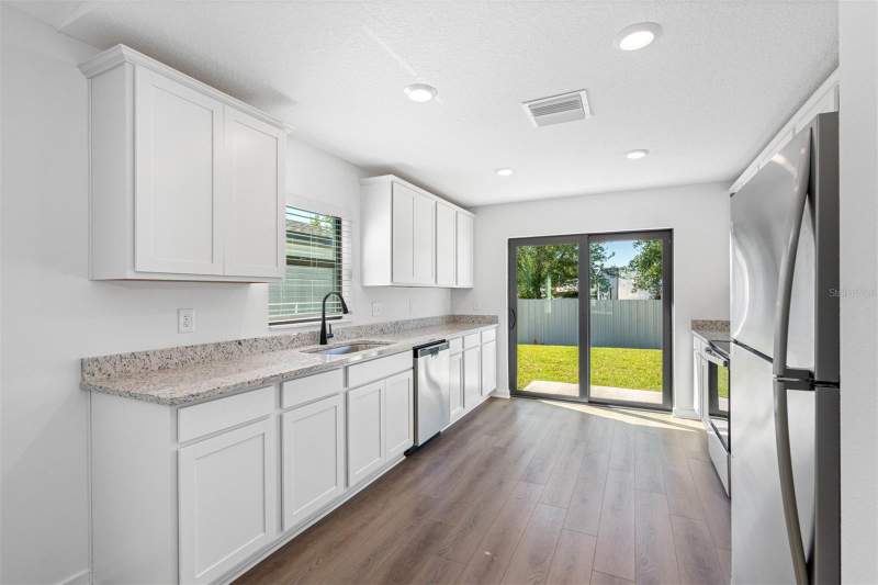 2 bedroom Single Family Residence at 2024 Waterfall Drive, Spring Hill, Spring Hill — photo 4