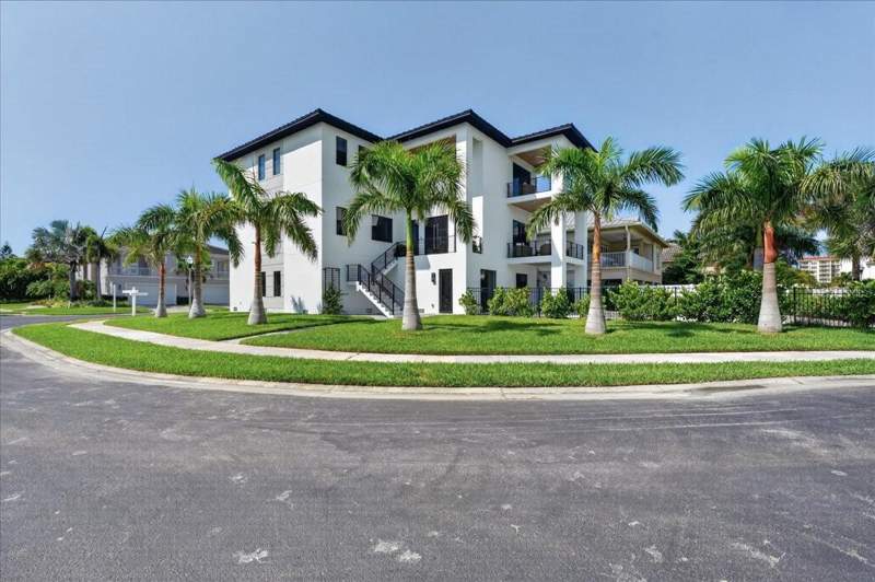 4 bedroom Single Family Residence at 116 Wimbledon Court, Redington Shores Yacht & Tennis Club, Redington Shores — photo 2
