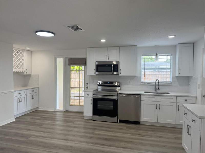 4 bedroom Single Family Residence at 6150 101st Avenue, Trade Winds Estates Sub, Pinellas Park — photo 3