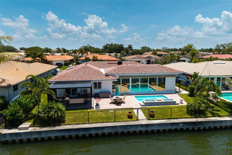 4 bedroom Single Family Residence at 2011 Michigan Avenue, Venetian Isles, St Petersburg — photo 4