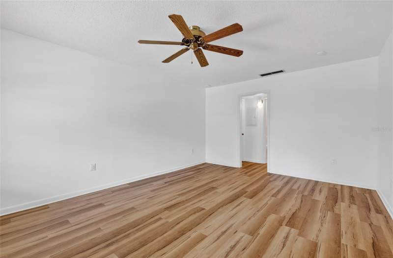 1 bedroom Condominium at 200 E 10th Avenue #8, Mount Dora Colonial Arms Condo, Mount Dora — photo 4