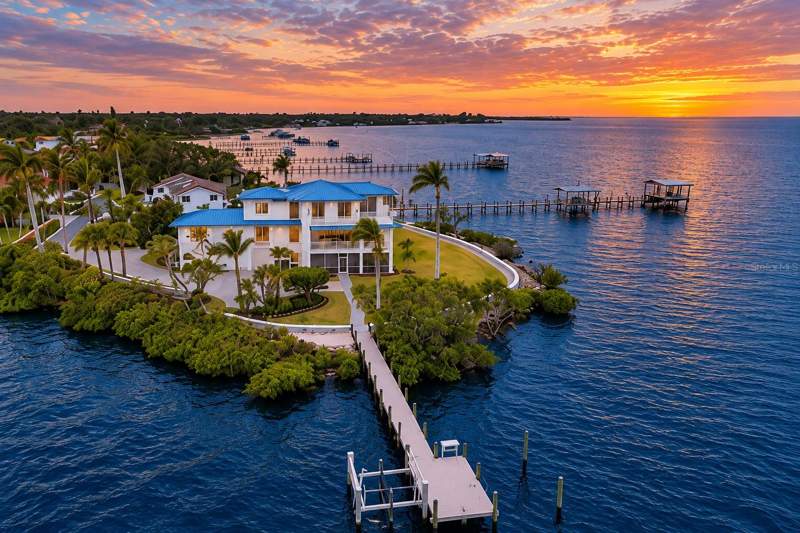 5 bedroom Single Family Residence at 5904 Riverview Lane, Bradley Shores, Bradenton — photo 4