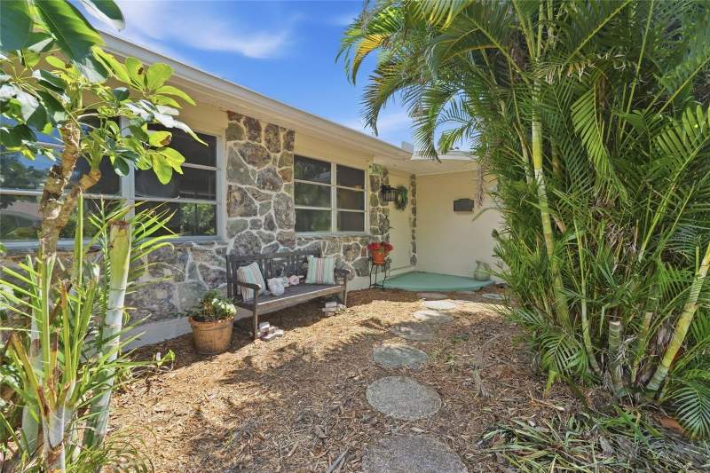 2 bedroom Single Family Residence at 437 Beach Park Boulevard, Beach Park, Venice — photo 4