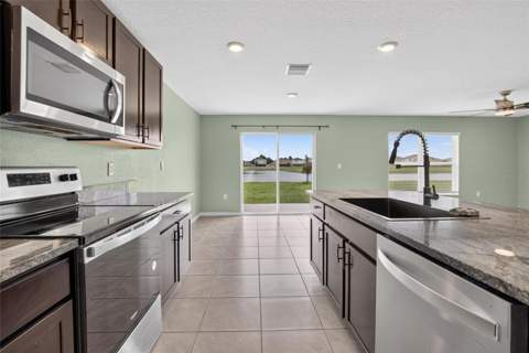 2818 Gumbo Limbo Drive, Wimauma FL - photo 8 of 71