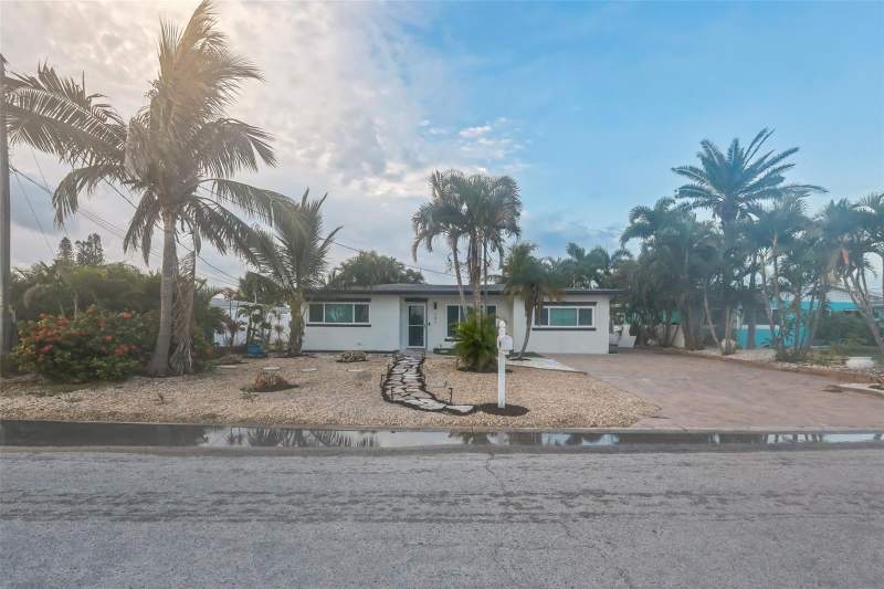3 bedroom Single Family Residence at 747 Pruitt Drive, Bay Point Estates 1st Add, Madeira Beach — photo 2
