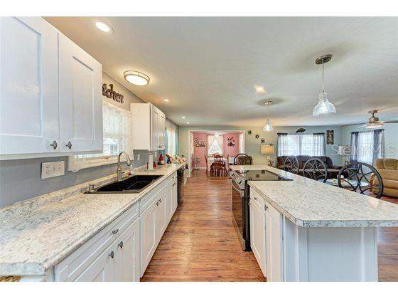 3 bedroom Mobile Home at 921 Faith Circle #40, Country Retreat Co-Op, Bradenton — photo 2