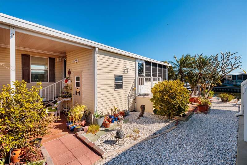 3 bedroom Manufactured Home at 134 Americana Court #216, Mobel Americana Mobile Home Park Unrec, St Petersburg — photo 2