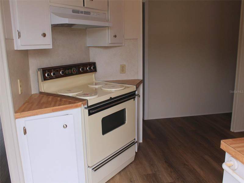 2 bedroom Manufactured Home at 837 Cane Palm Street, Largo, Largo — photo 5