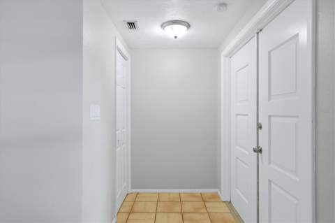 2173 Fiesta Drive, Sarasota FL - photo 7 of 42