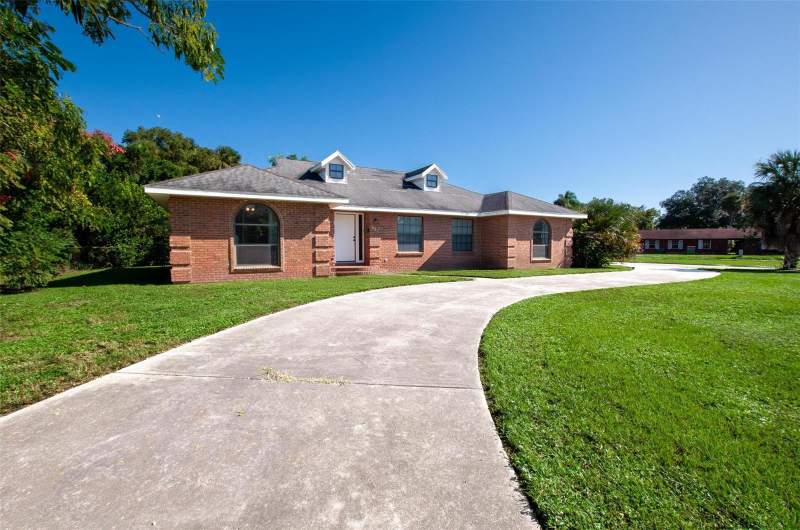 3 bedroom Single Family Residence at 627 E Magnolia Street, Original Surv/Arcadia, Arcadia — photo 3