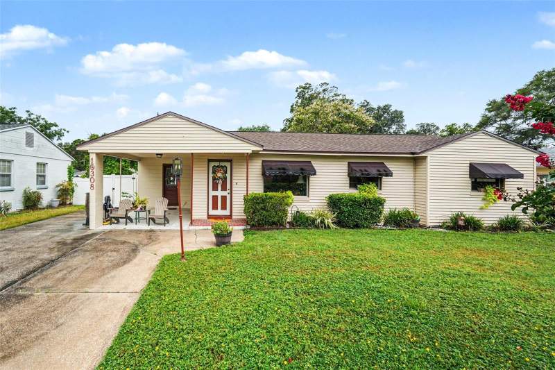10308 N OAKLEAF AVENUE home for sale in Golfland Of Tampas North Side