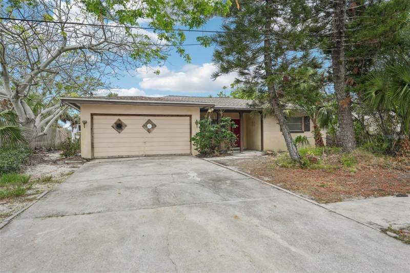 4 bedroom Single Family Residence at 9300 Gulf Boulevard, St Petersburg Beach North Unit 10, St Pete Beach — photo 2