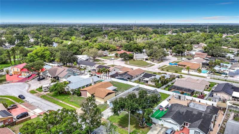 4 bedroom Single Family Residence at 7010 Cobblewood Court, Townn Country Park Unit 35, Tampa — photo 2