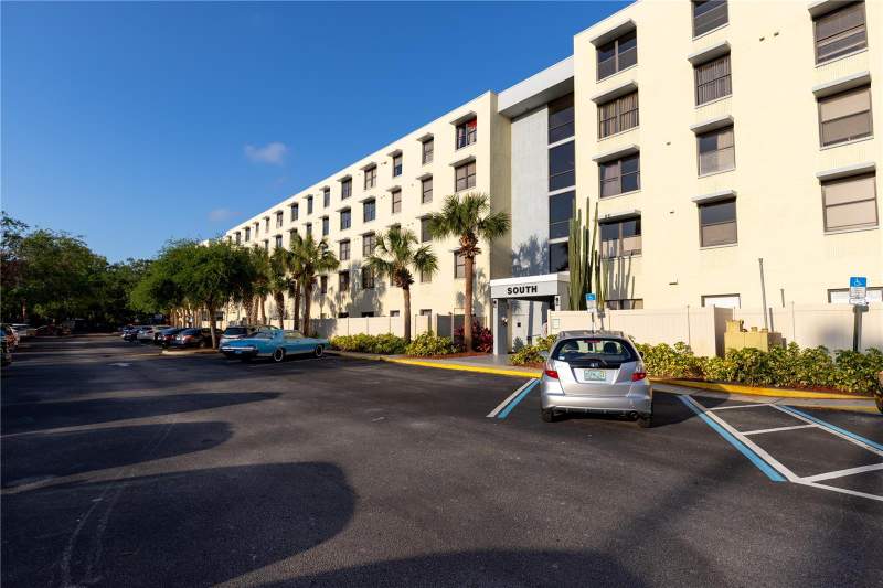 701 S MADISON AVENUE #502 home for sale in Lakeside Crossing Condo
