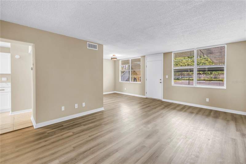 1 bedroom Condominium at 4720 Locust Street #116, Winston Park Northeast, St Petersburg — photo 3