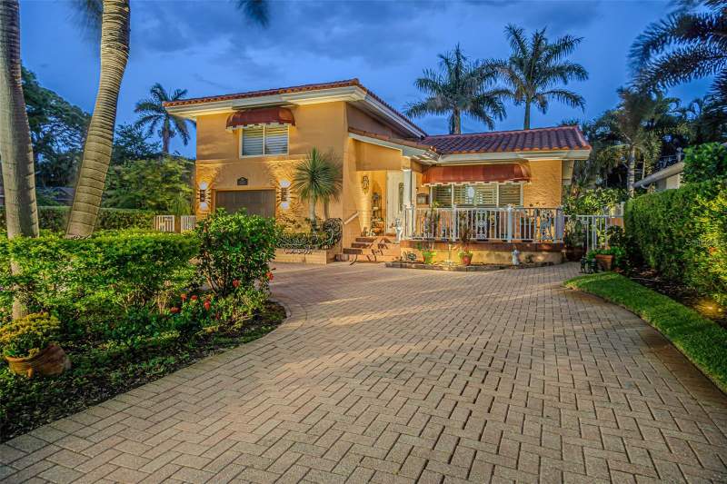 3 bedroom Single Family Residence at 243 SNELL ISLE BOULEVARD, SNELL ISLE BRIGHTWATERS REP. PTS. OF SEC. 1 AND 2, ST PETERSBURG — photo 1