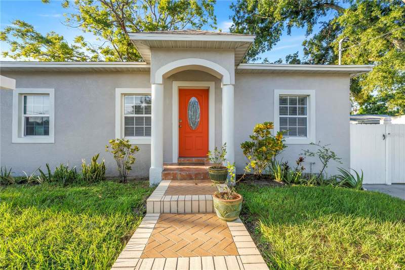 3 bedroom Single Family Residence at 2906 W Main Street, Mac Farlanes & Hermanns Ad, Tampa — photo 2
