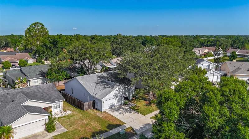 4 bedroom Single Family Residence at 13436 Silvercreek Drive, Meadowbrooke At Summerfield Un, Riverview — photo 2