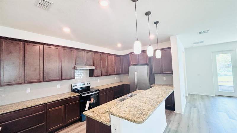 4 bedroom Single Family Residence at 557 Scott Lake Creek Lane, Meadows At Scott Lake Creek, Lakeland — photo 5