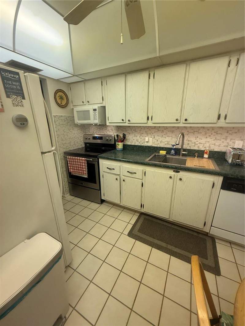 2 bedroom Condominium at 2060 Marilyn Street #209, Marilyn Pines Condo Apts, Clearwater — photo 3