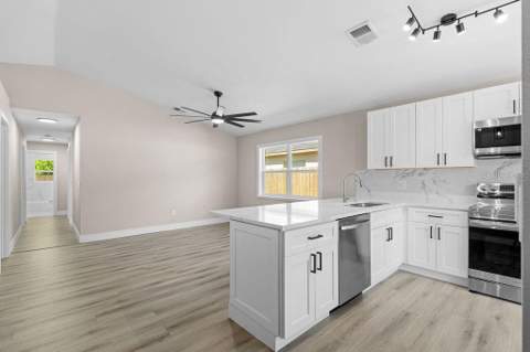 6330 Ruthie Drive, Orlando FL - photo 9 of 35