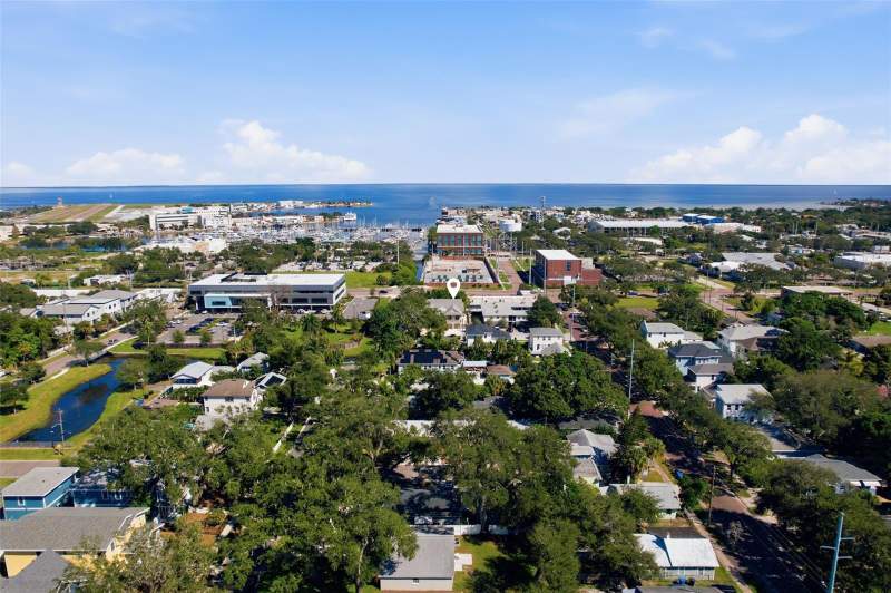 4 bedroom Townhouse at 1208 5th Street, Royal Poinciana, St Petersburg — photo 2