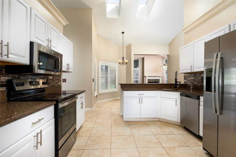 4 bedroom Single Family Residence at 1058 ALMOND TREE CIRCLE, ALMOND TREE ESTATES, ORLANDO — photo 4