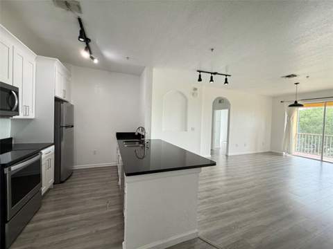 6380 Contessa Drive #303, Orlando FL - photo 7 of 16