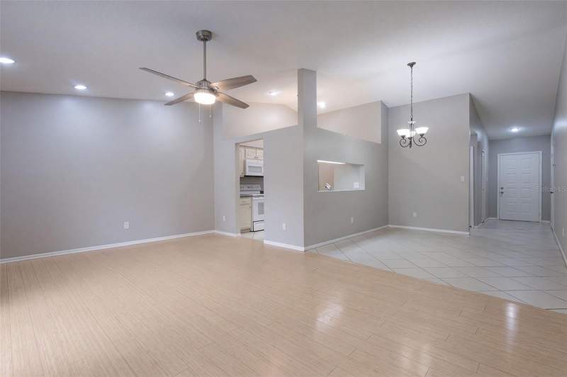 2 bedroom Townhouse at 102 Oakridge Court, Hidden Lake Villas Ph 5, Sanford — photo 2