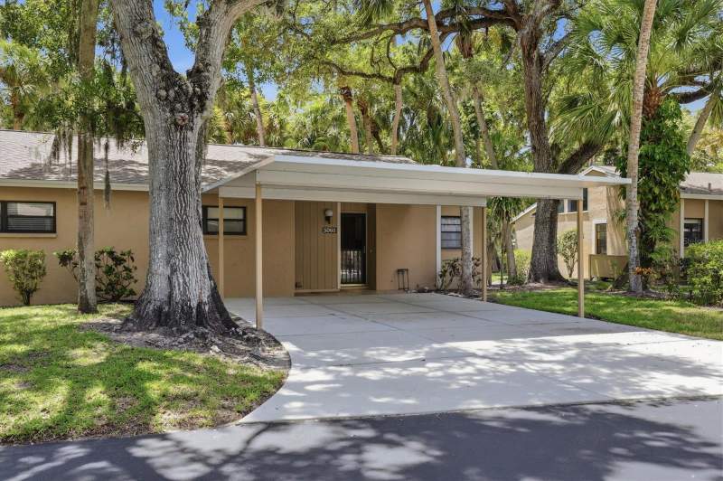 5063 VILLAGE GARDENS DRIVE #9 home for sale in Village Gardens