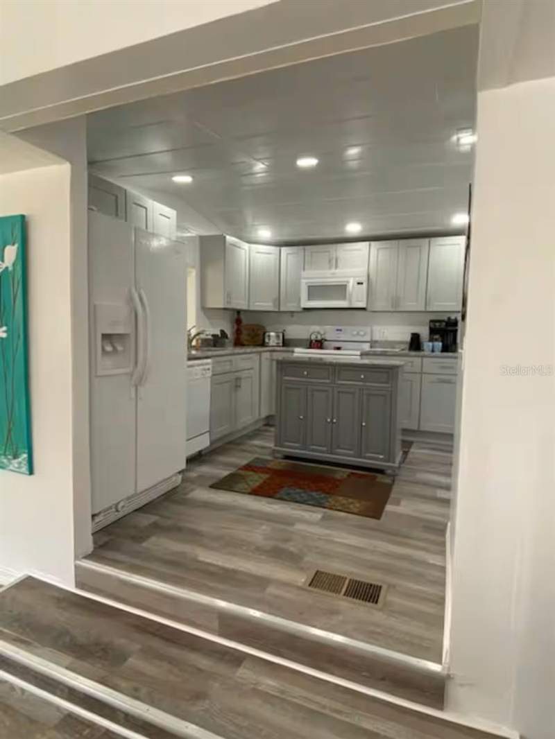 2 bedroom Mobile Home at 5247 Alpaca Drive, Weeki Wachee Gardens, Weeki Wachee — photo 4