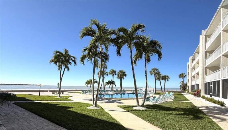 Point Pass-A-Grille Condo