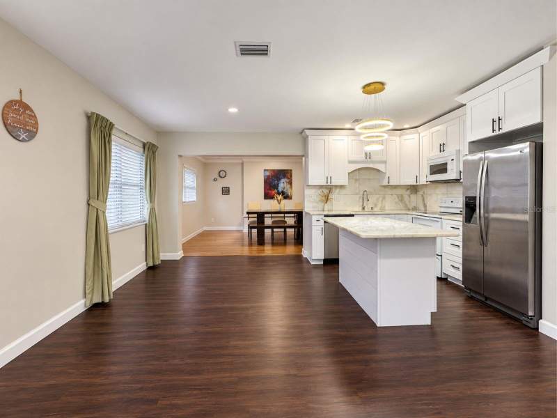4 bedroom Single Family Residence at 7035 Orkney Avenue, Bonnie Bay Unit One, St Petersburg — photo 3