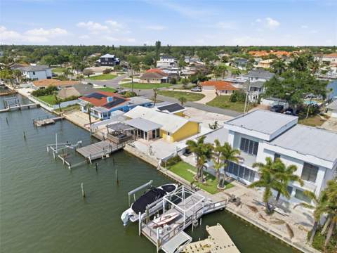 1421 Sea Gull Drive, St Petersburg FL - photo 9 of 53