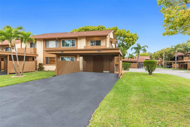 Beacon Lakes Condo