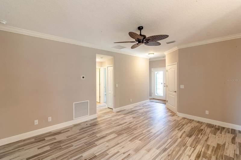 3 bedroom Single Family Residence at 16200 Lenord Street, Lynnwood, Umatilla — photo 2