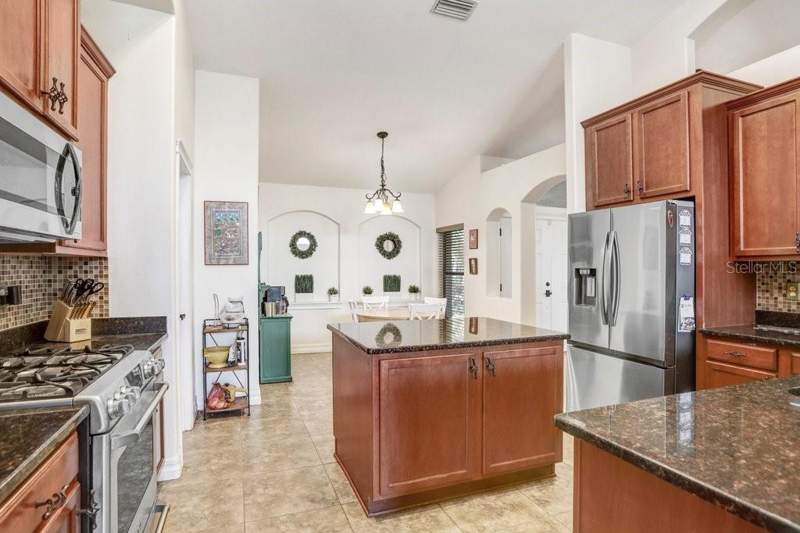 4 bedroom Single Family Residence at 15723 Starling Water Drive, Fishhawk Ranch Ph 2 Tr 1, Lithia — photo 3