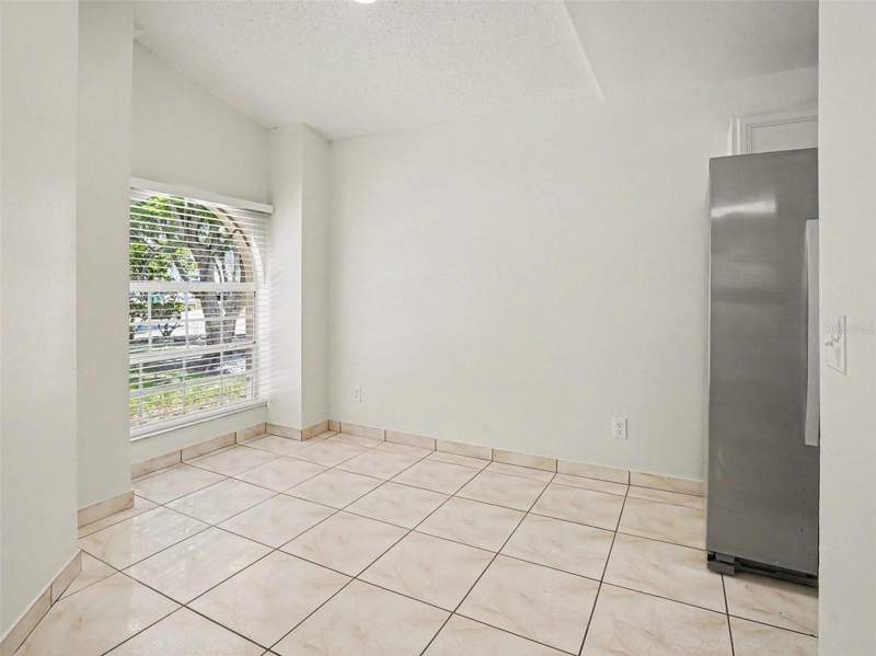 4 bedroom Single Family Residence at 9910 N DEAN OAKS COURT, DEAN OAKS, ORLANDO — photo 2