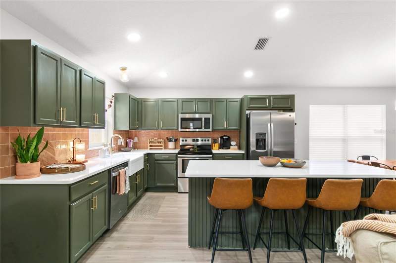 3 bedroom Single Family Residence at 31234 Chevy Chase Drive, Mount Plymouth, Sorrento — photo 2