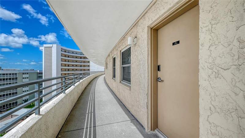 2 bedroom Condominium at 6300 Midnight Pass Road #809, Crystal Sands 2, Sarasota — photo 3