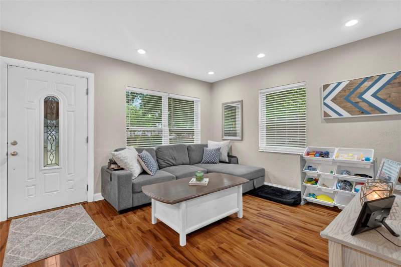 3 bedroom Single Family Residence at 1226 49TH AVENUE, GROVEMONT SUB, ST PETERSBURG — photo 3