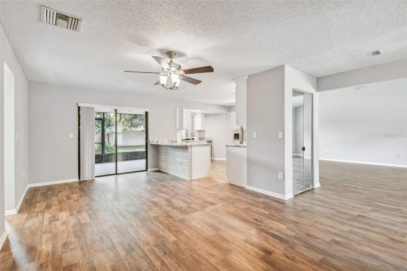 3 bedroom Single Family Residence at 1010 Riflecrest Avenue, Winchester Woods, Valrico — photo 2
