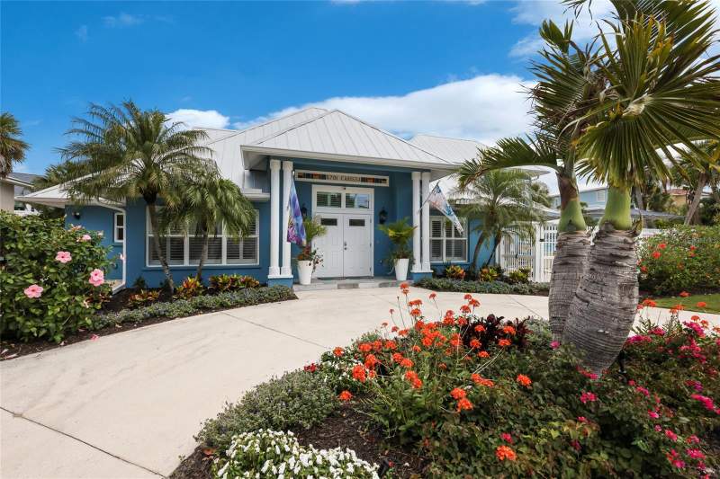 5 bedroom Single Family Residence at 5701 Carissa Street, Holmes Gulf To Bay Dev, Holmes Beach — photo 2