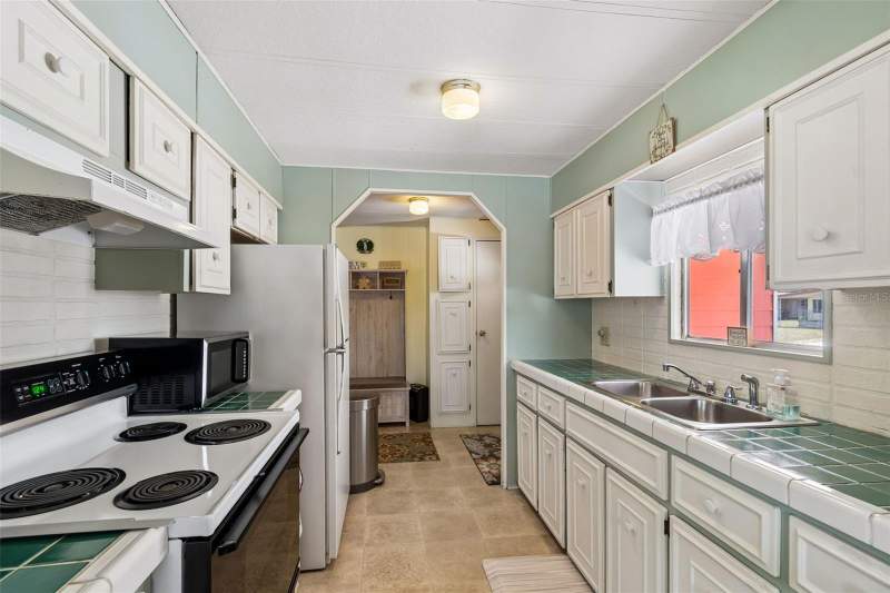 2 bedroom Mobile Home at 14289 Midfield Street, Brookridge Comm, Brooksville — photo 4