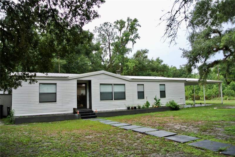 3 bedroom Manufactured Home at 38122 Central Avenue, Alken Acres, Zephyrhills — photo 3