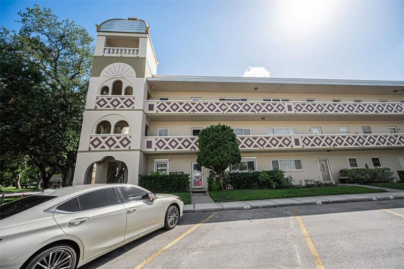 2 bedroom Condominium at 2384 Tahitian Lane #22, On Top Of The World, Clearwater — photo 2
